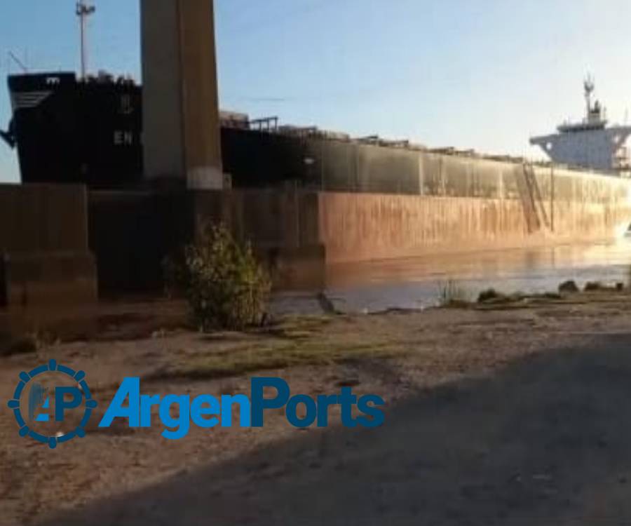 En video y fotos: sigue interrumpida la navegación en Zárate Brazo Largo